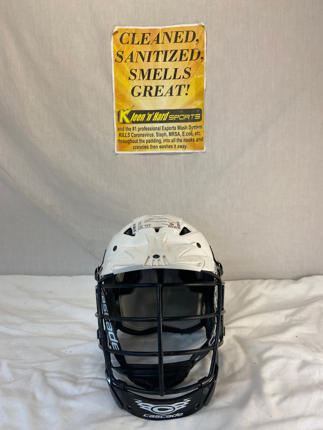 Used Cascade CLH2 Size XXS White Lacrosse Mens Helmet